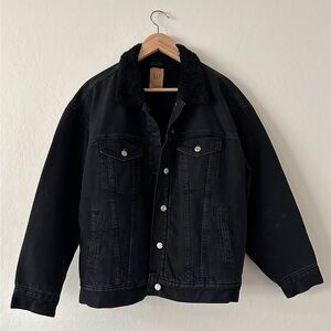 Sold Levi’s black denim sherpa collar lined jacket oversized women’s large nwt